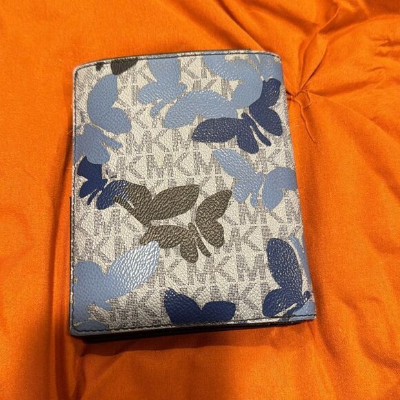 Michael Kors Large Wallet - Picture 3 of 4